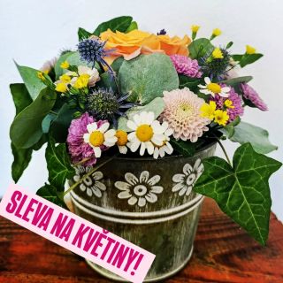 AKCE NA VYSVĚDČENÍ - dárek pro učitelku Exkluzivně květinka v krásném plecháčku za pouhých 290 Kč! Tato akce platí na...